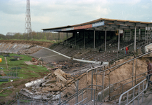 835281 Afbeelding van de sloop van het Stadion Galgenwaard (Stadionplein) te Utrecht.